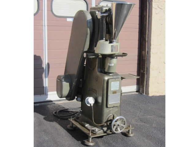 Manesty F3 Tablet Press