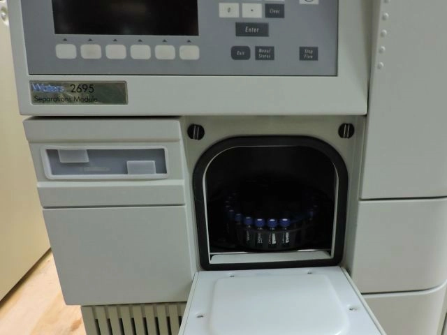 Waters 2695 HPLC with 2487 Absorbance Detector