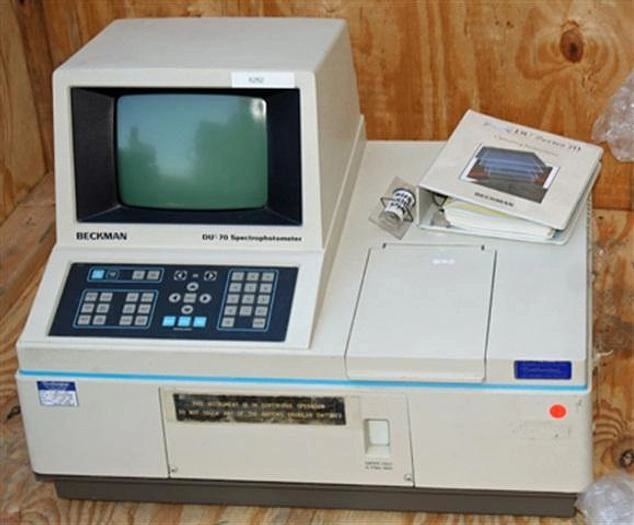 Beckman DU-70 Spectrophotometer