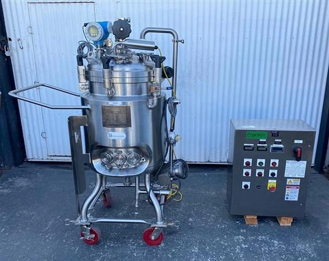 100 liter Stainless Technologies Reactor w/ 1/3 h.p. Lightnin Mixer