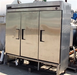 True Manufacturing 72 c.f. 6 door Refrigerator