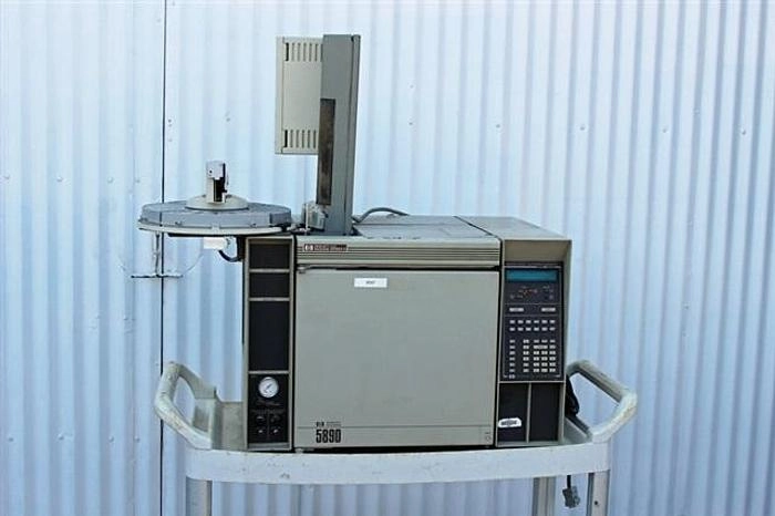 Hewlett-Packard 5890 Gas Chromatograph