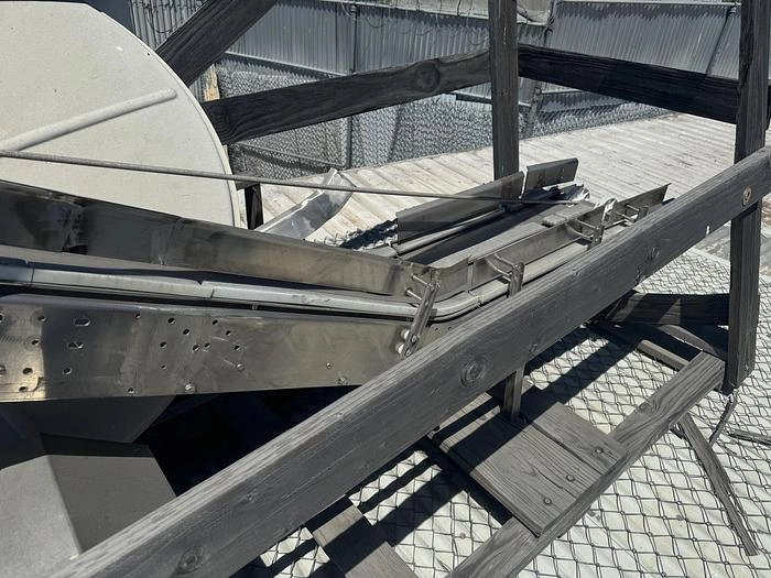 Stainless Incline conveyor with plastic belt