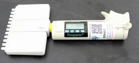 Labsystems 300 UL Finnpipette 12 multi channel Electronic Digital Pipette