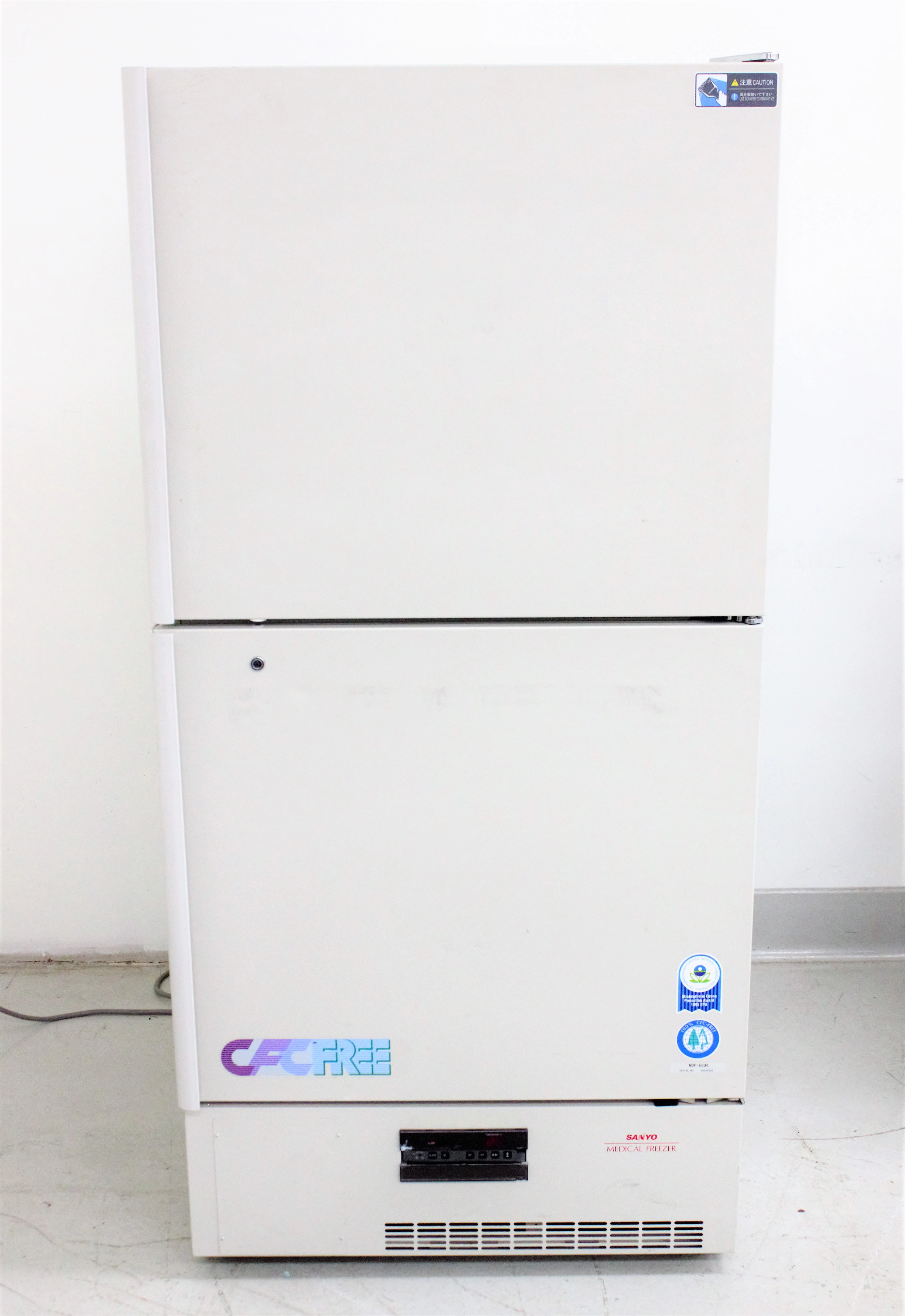 Sanyo MDF-U536 Biomedical Freezer 482 L - AS/IS - Powers on but does not get cold - 3370145