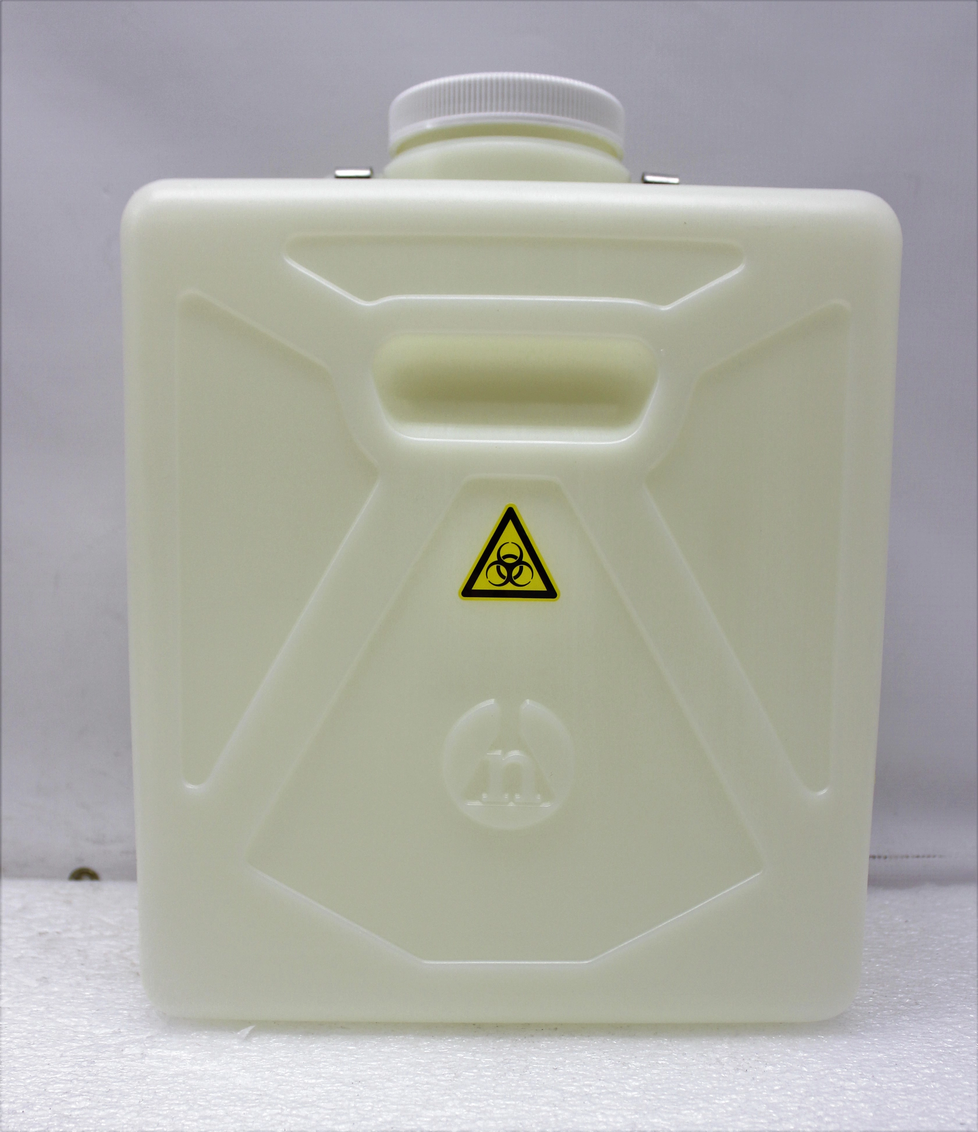 Thermo Scientific Nalgene Heavy-Duty Rectangular HDPE Carboy 5-Gallon 20L - 3348184