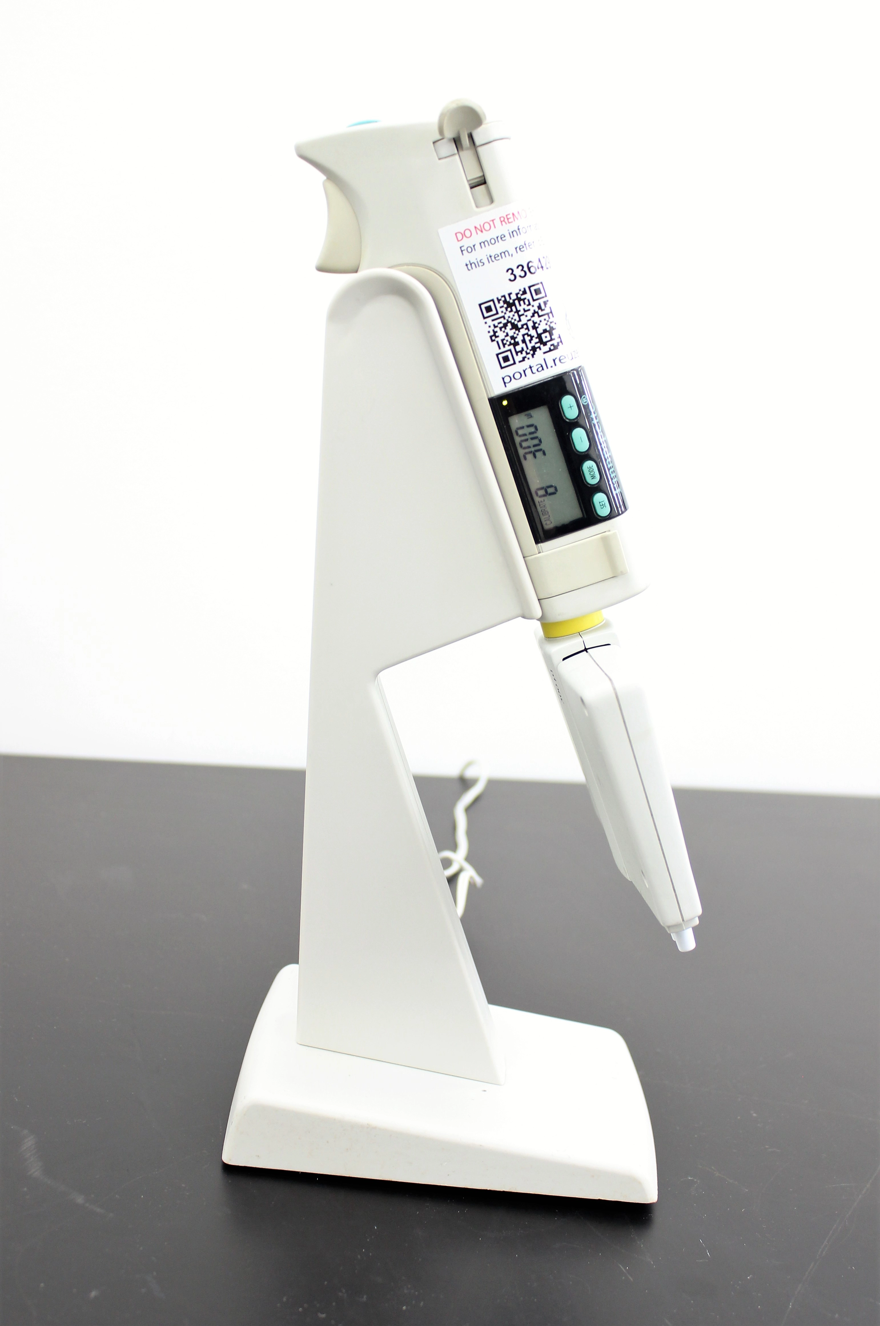 Thermo Labsystems Finnpipette BioControl 12 Channel Digital Multichannel Pipette 300 uL with Recharging Stand - 3364299