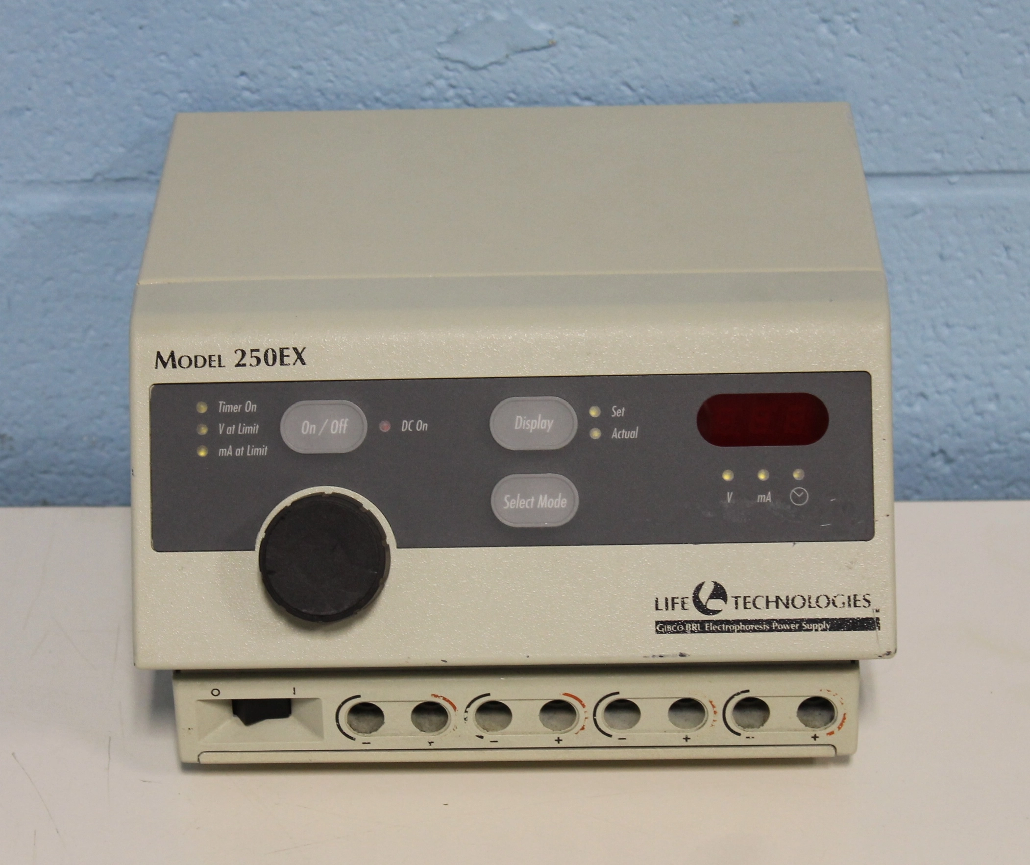 Life Technologies Inc. Electrophoresis Power Supply Model 250EX