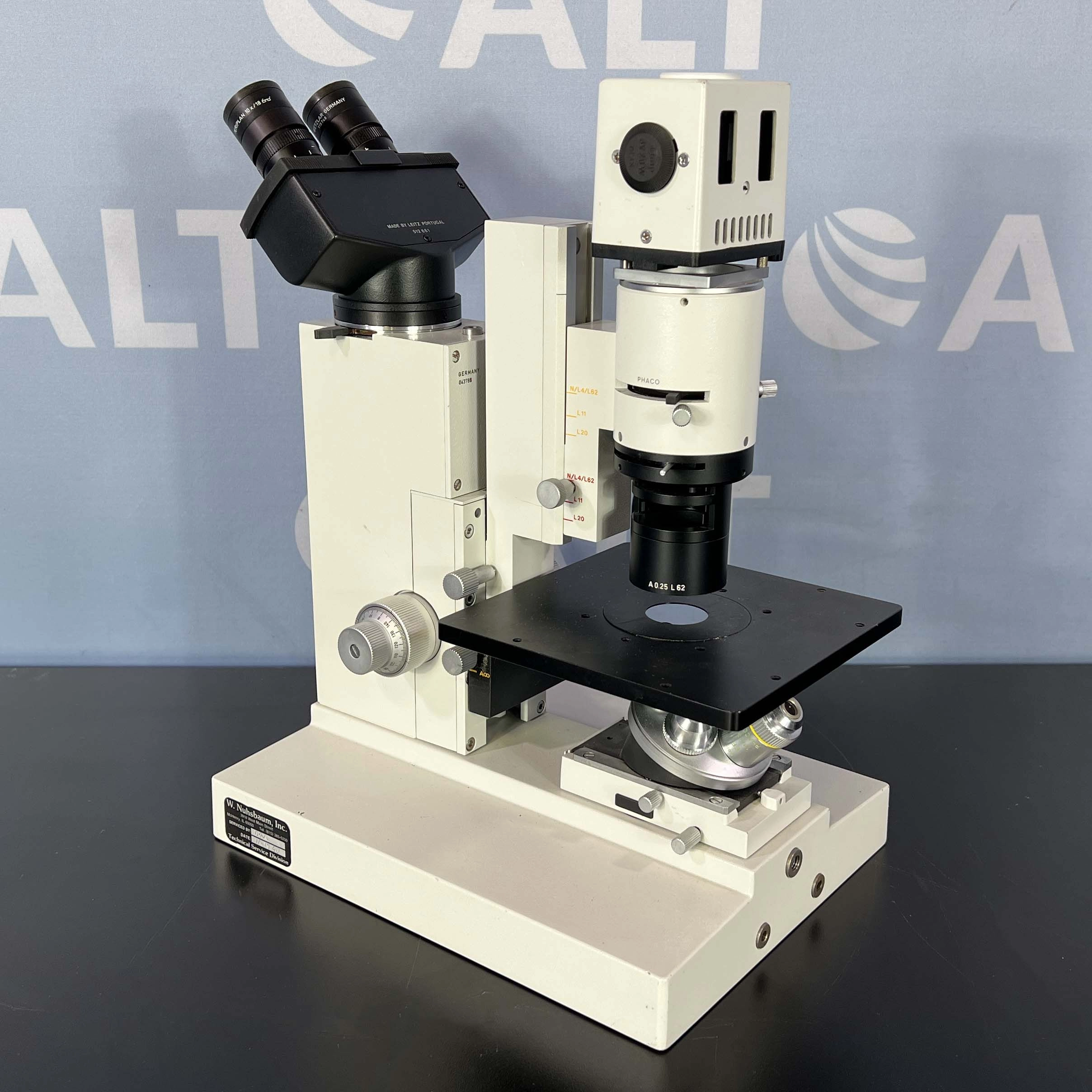 Leitz  Diavert Inverted Research Microscope