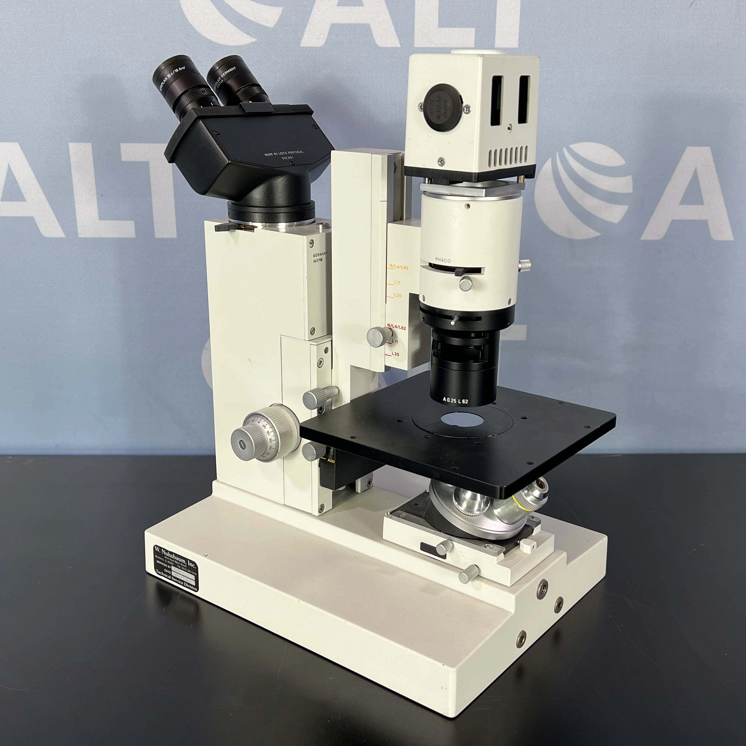 Leitz Diavert Inverted Research Microscope