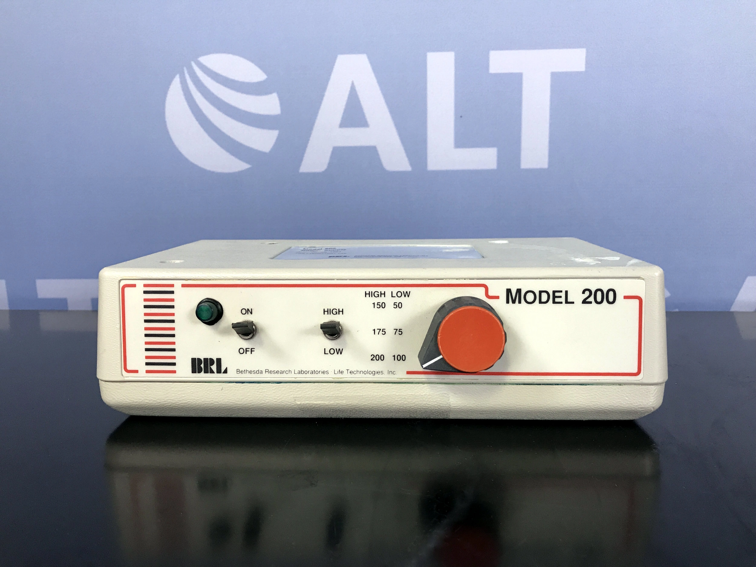 BRL/Life Technologies Model 200 Electrophoresis Power Supply Series 1061