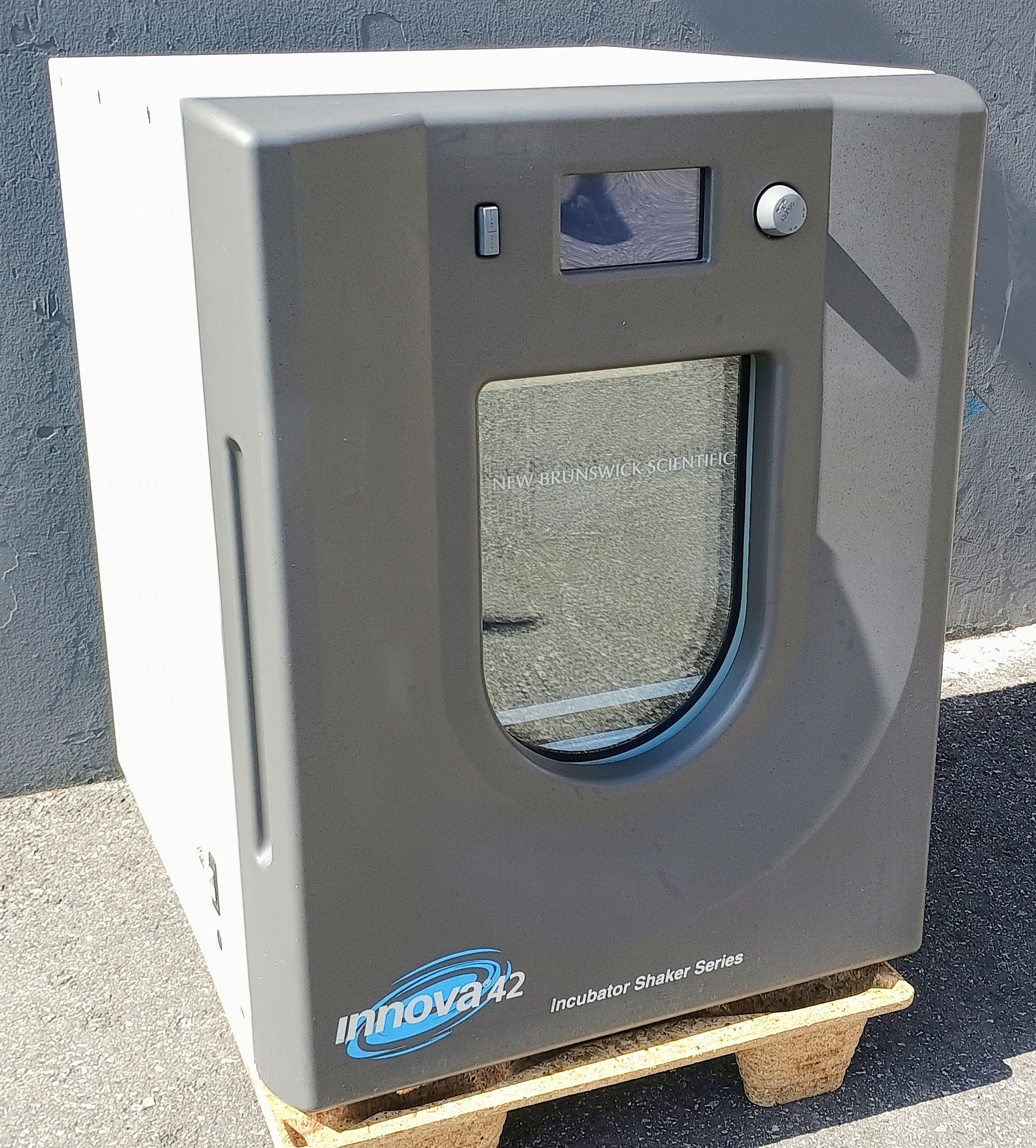 Eppendorf / New Brunswick Innova 42R Refrigerated Incubator Shaker