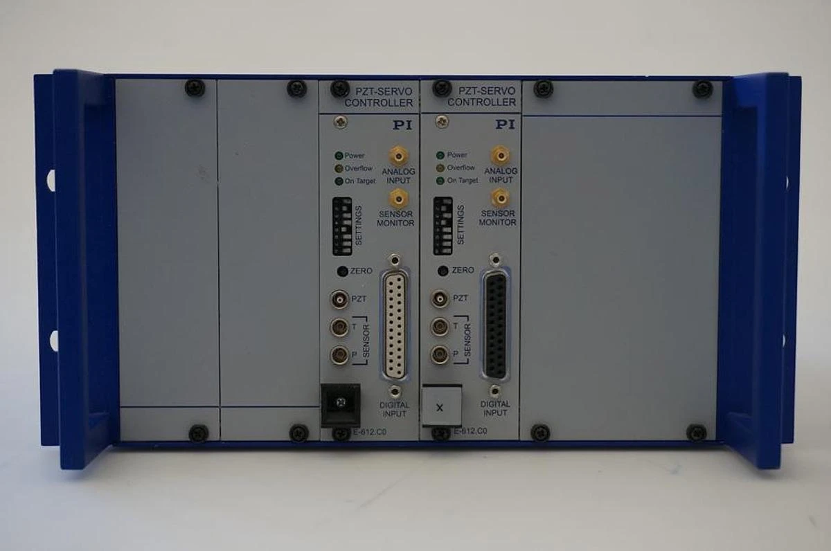 PI Physik Instruments E501.10 Chassis with 2 each E612.C0 Piezo Controller Modules