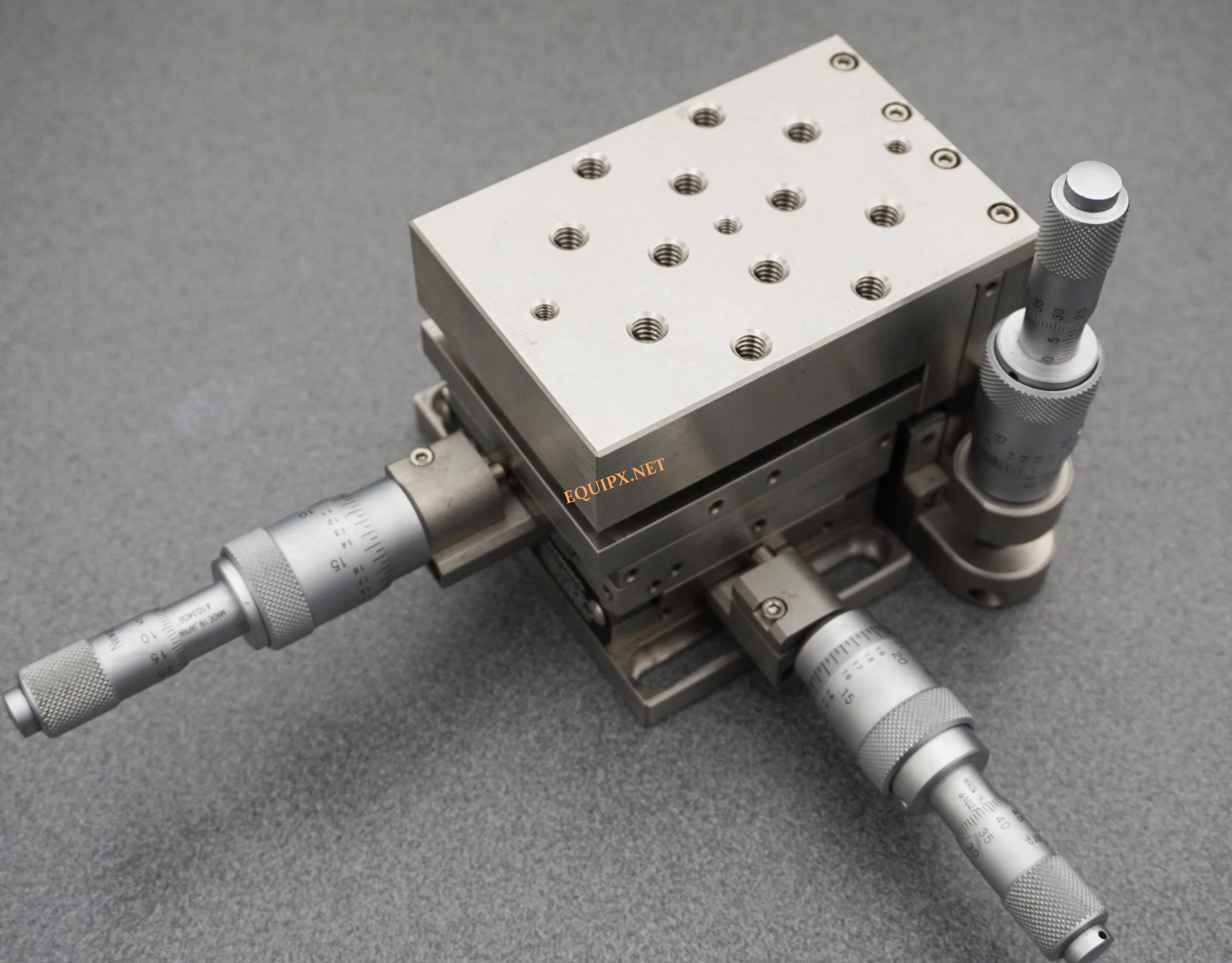 Newport 562-XYZ 3 axis stage with (3) DM13 differential micrometers (4439)
