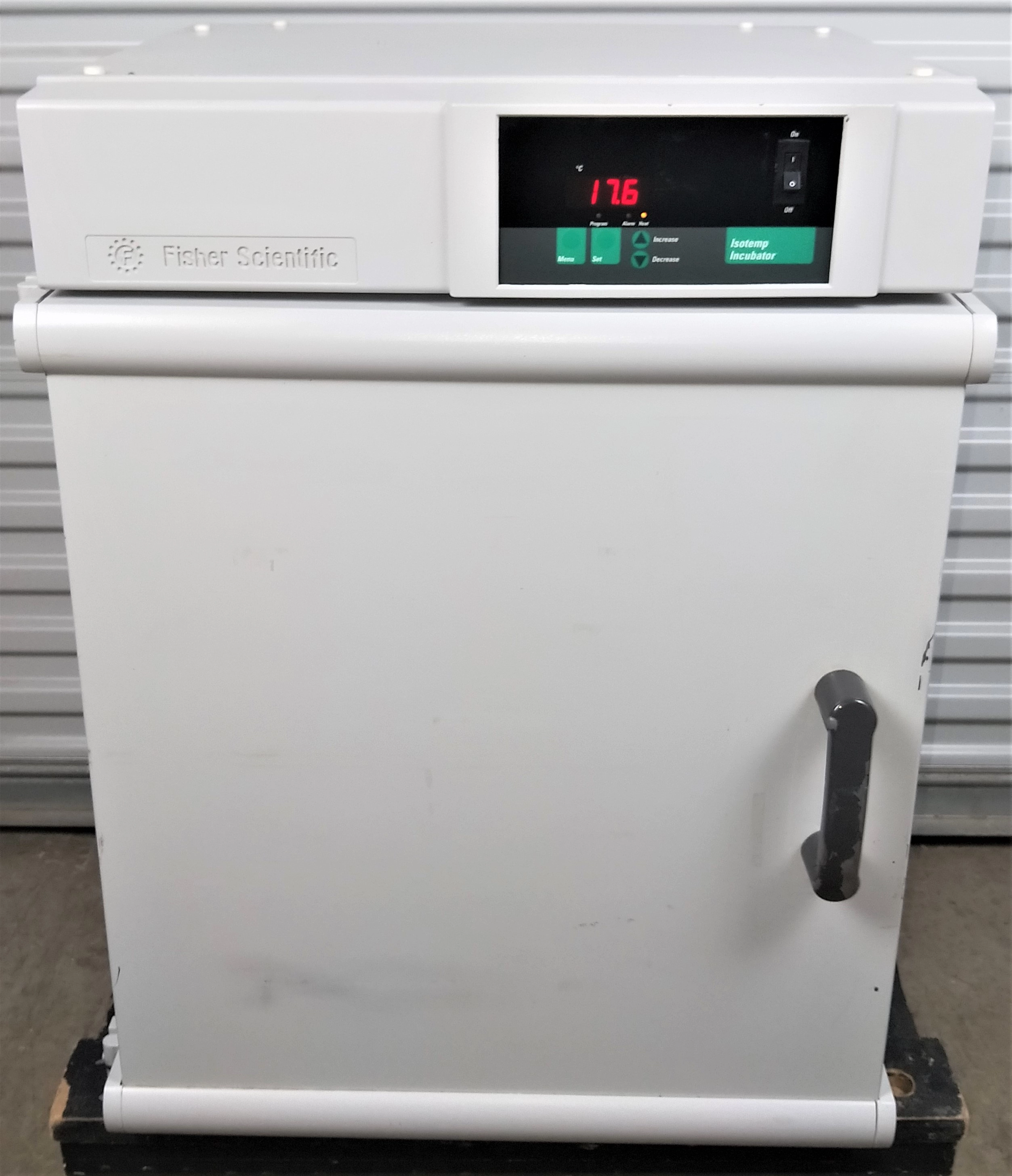 Fisher Isotemp 637D Gravity-Convection Incubator - 3.75 Cu-Ft