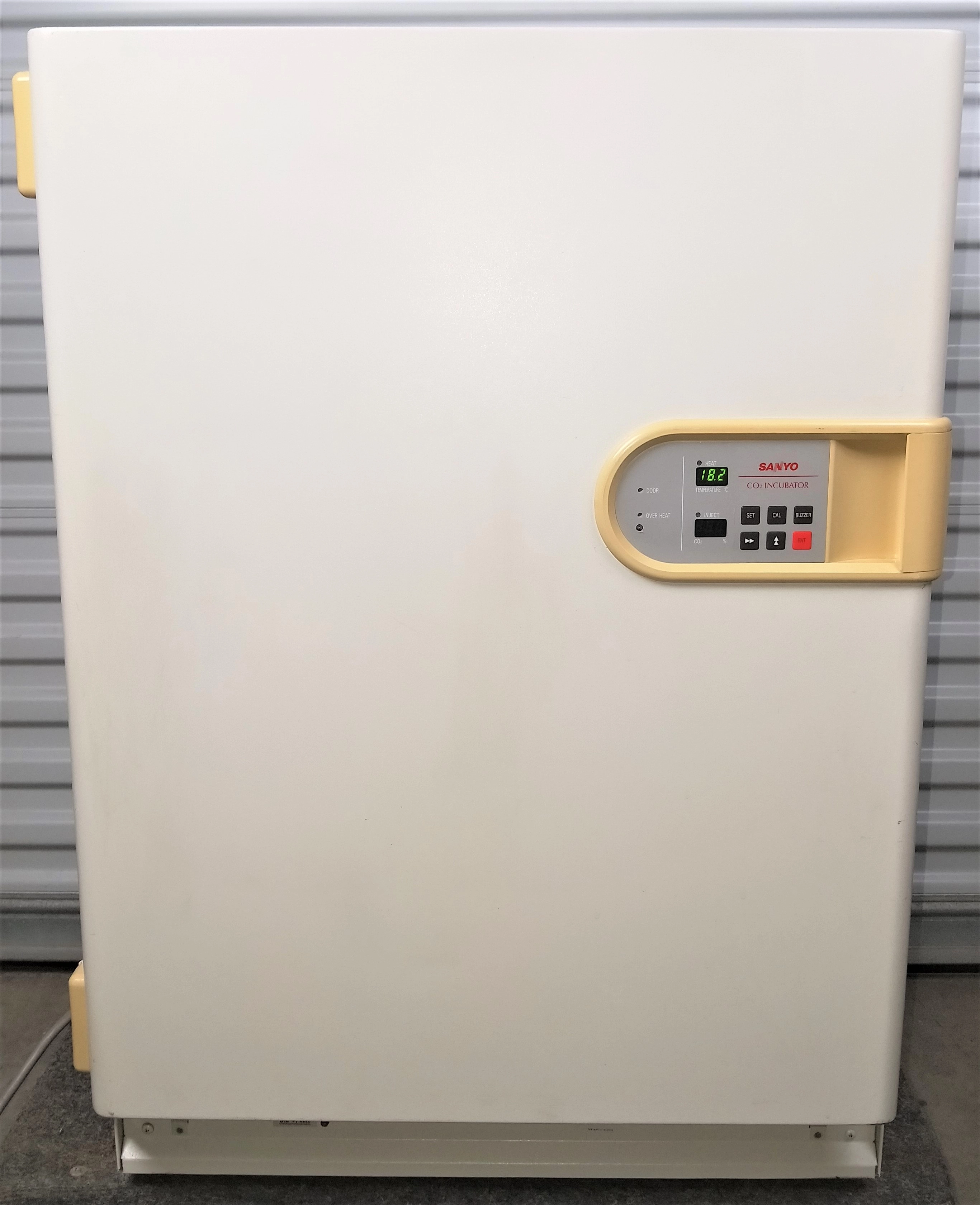 Sanyo MCO-17A CO2 Incubator - 5.8 Cu-Ft