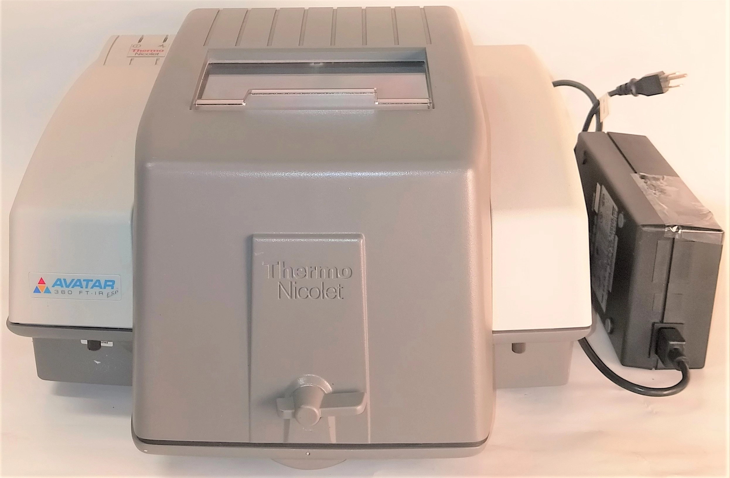 Thermo Nicolet Avatar 360 ESP FT-IR Spectrophotometer with Carrying Case