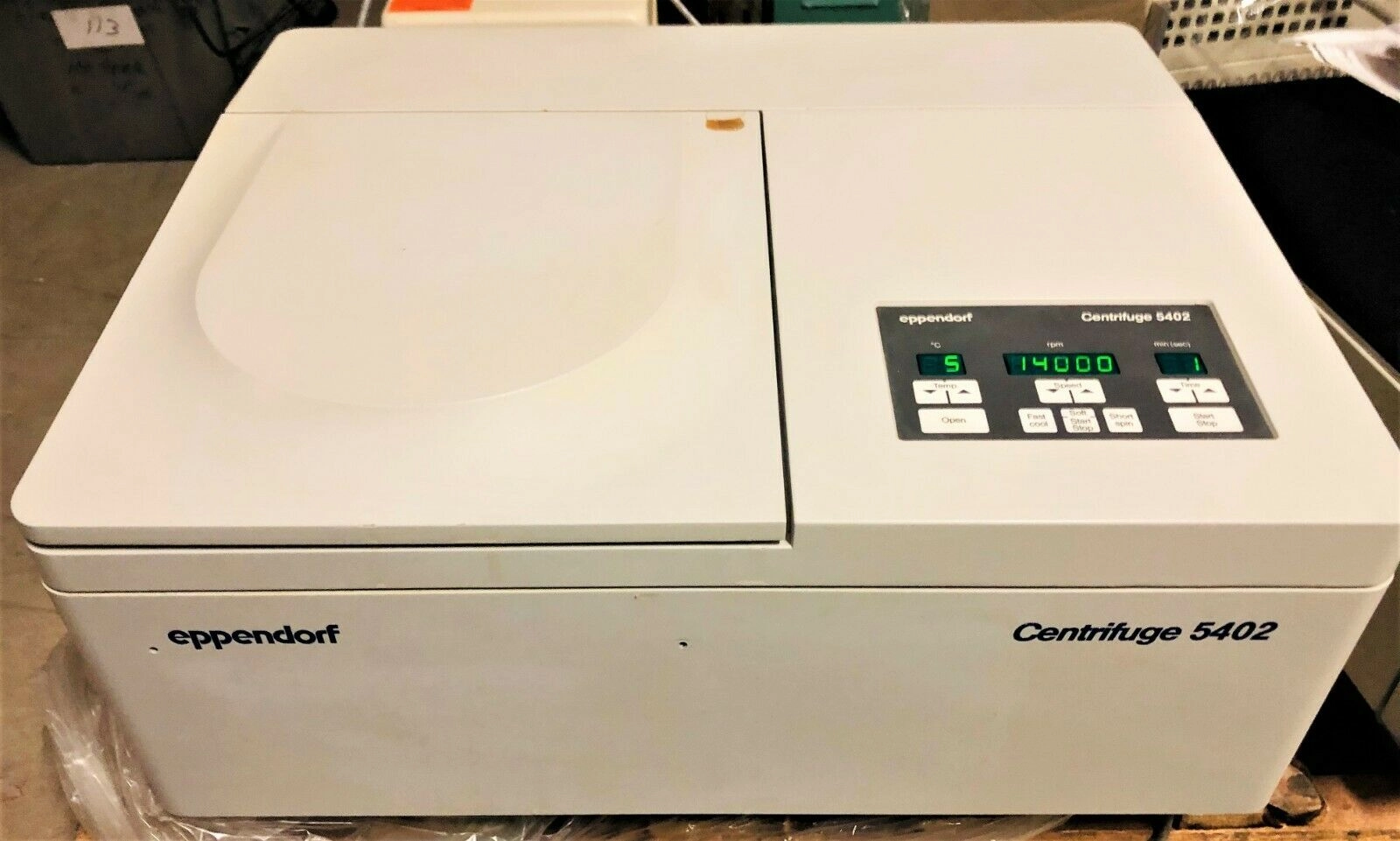Eppendorf 5402 Refrigerated Microcentrifuge - 18 x 2mL
