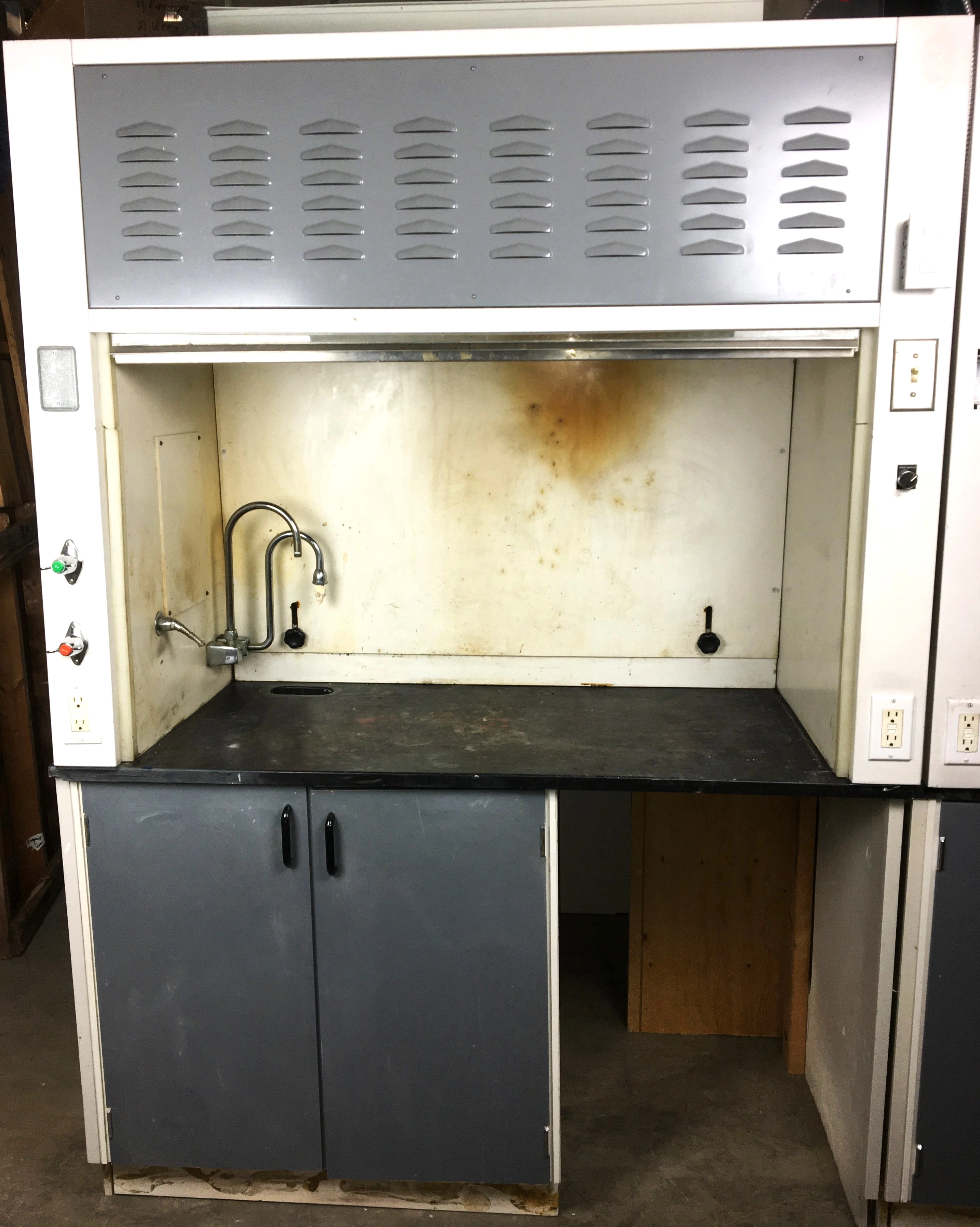 5-Ft Chemical Fume Hood with Base Cabinet