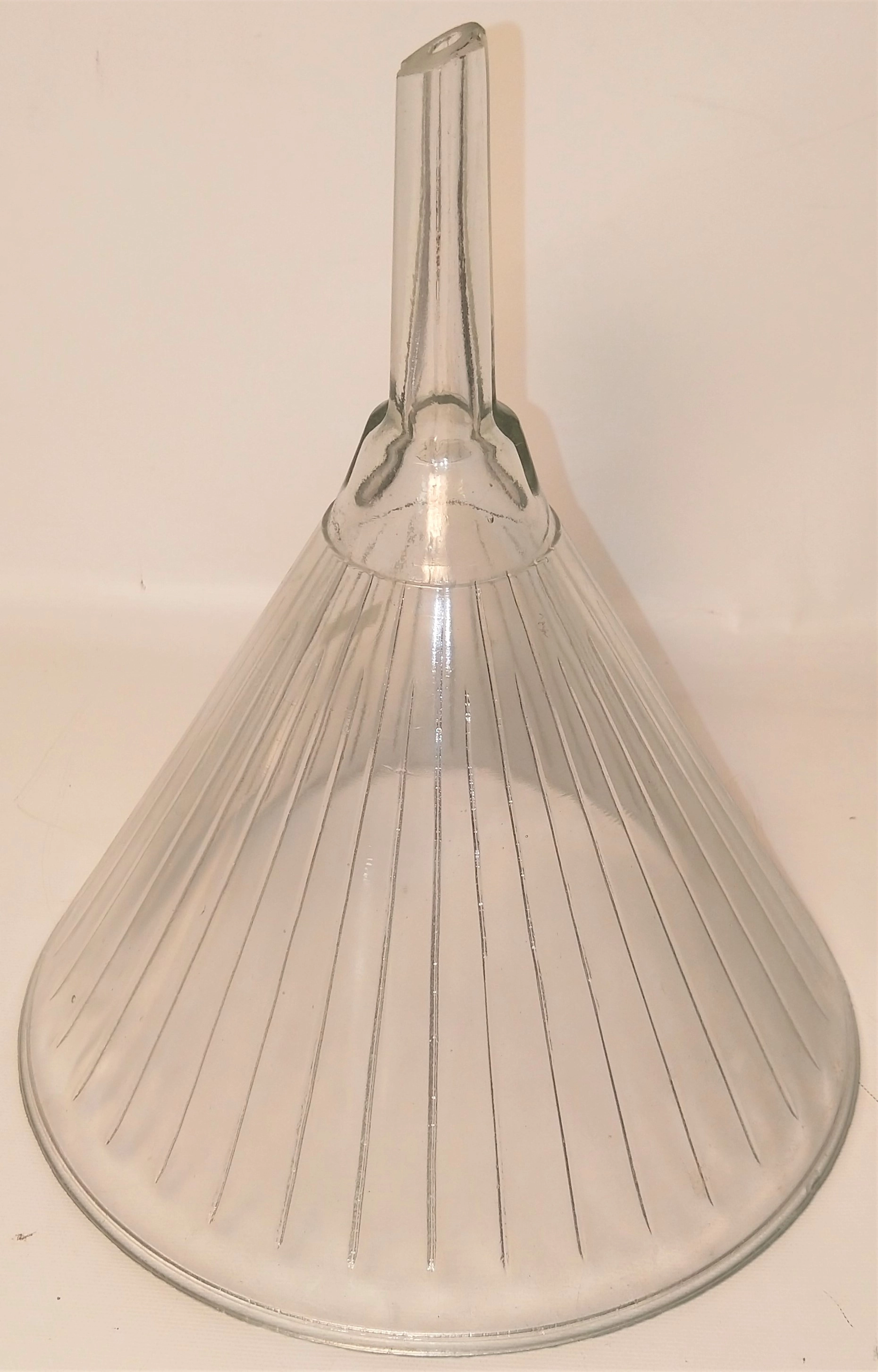 Variety Glass VAR6958 Fluted Filter Funnel - 2000mL