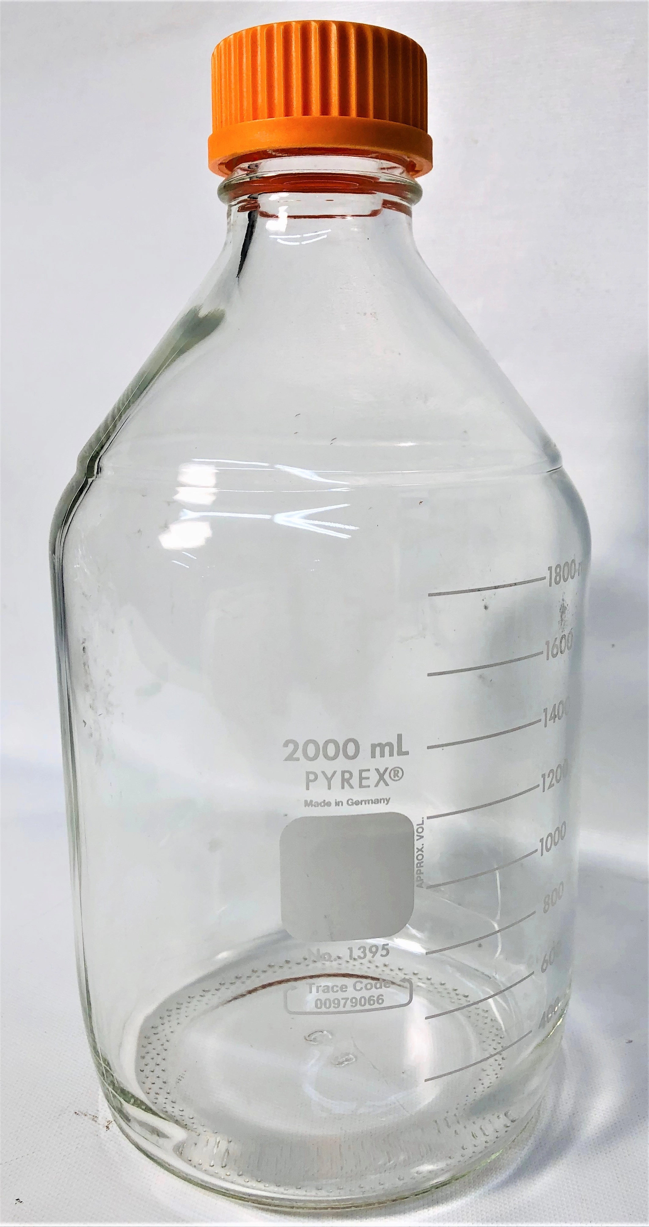 Corning PYREX 1395 and Kimble KIMAX 14395 Graduated Media Bottle - 2000mL
