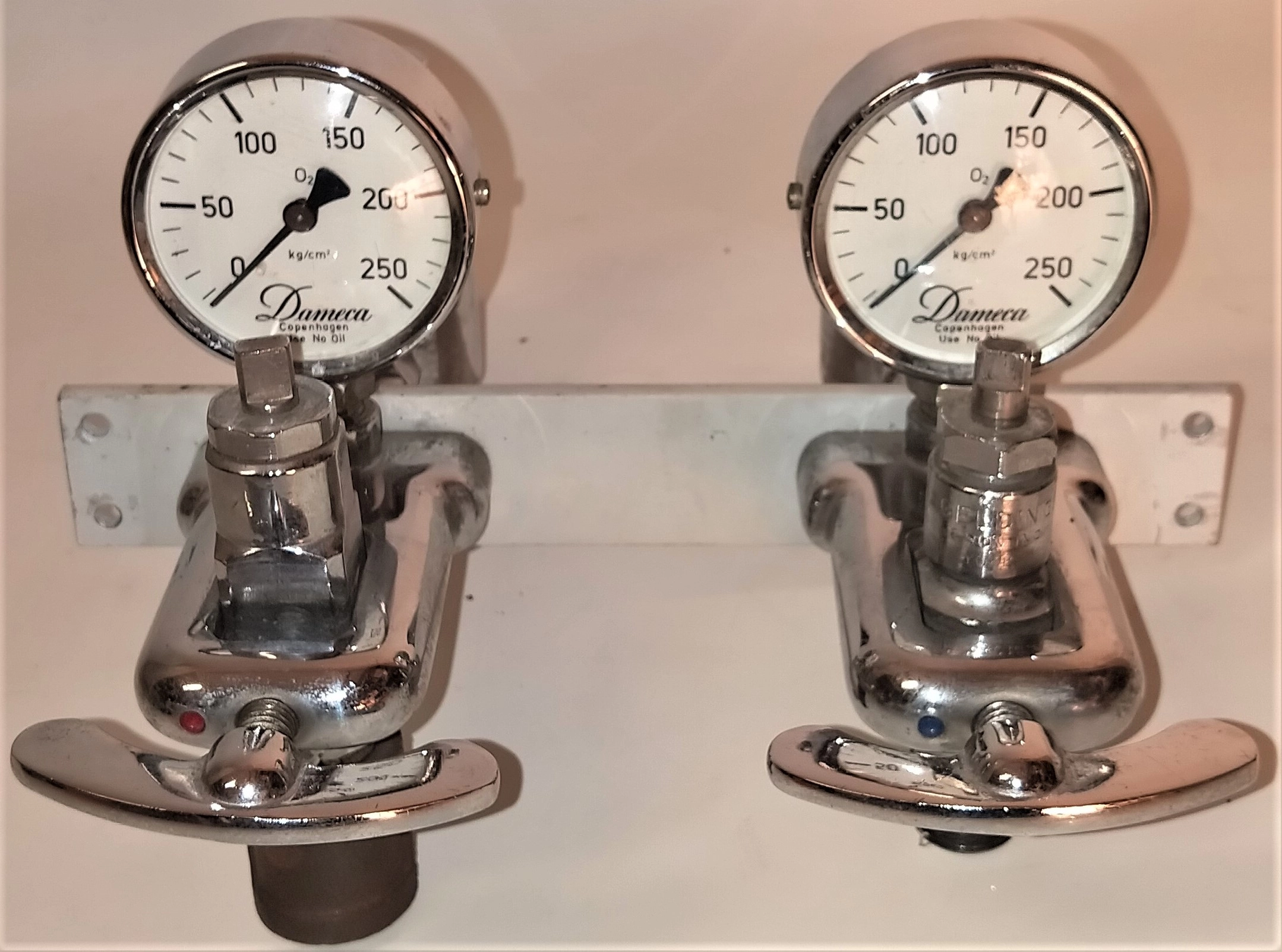 Dameca Dual Oxygen Regulator for Anesthesia Machine