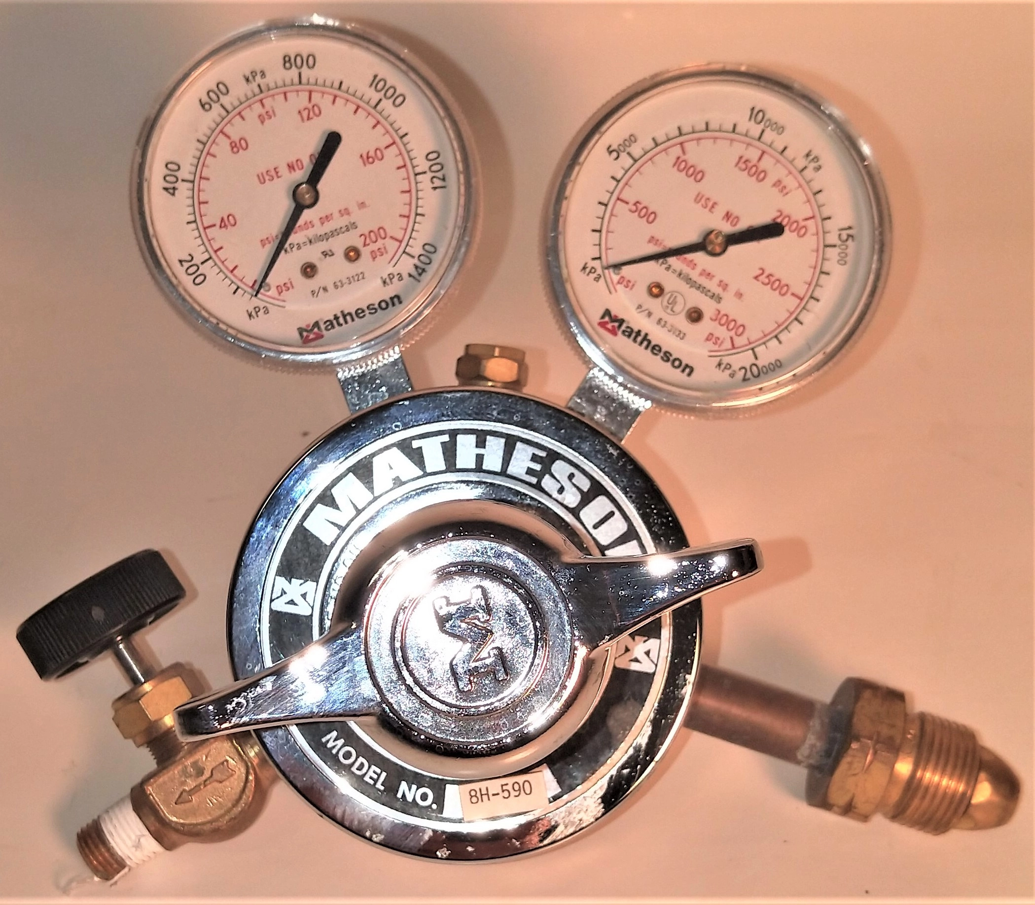 Matheson 8H-590 (100S) Brass Gas Regulator - CGA 590