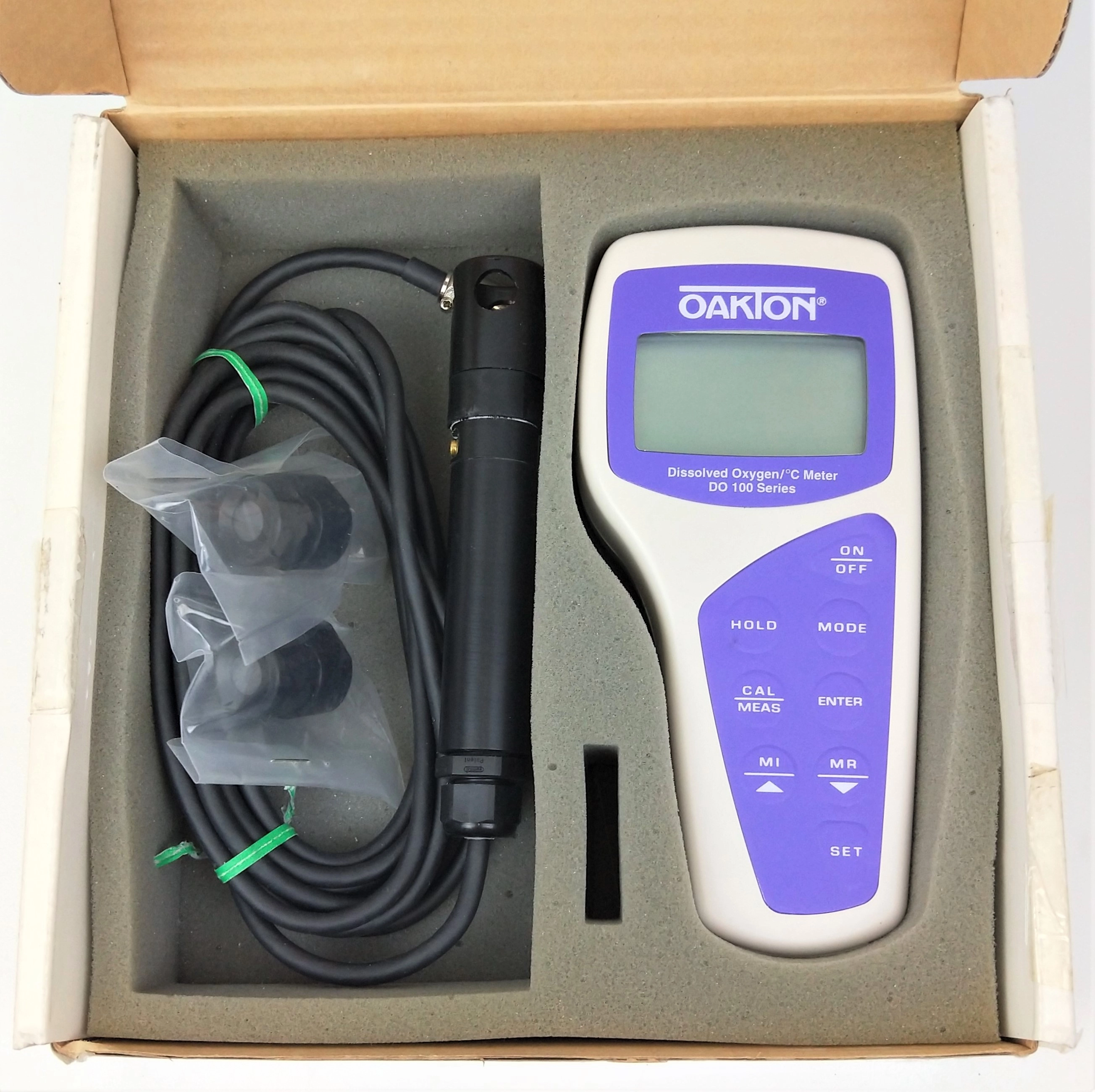 Oakton DO 100 Series Portable Dissolved Oxygen Meter with 10-Ft Cable and Probe