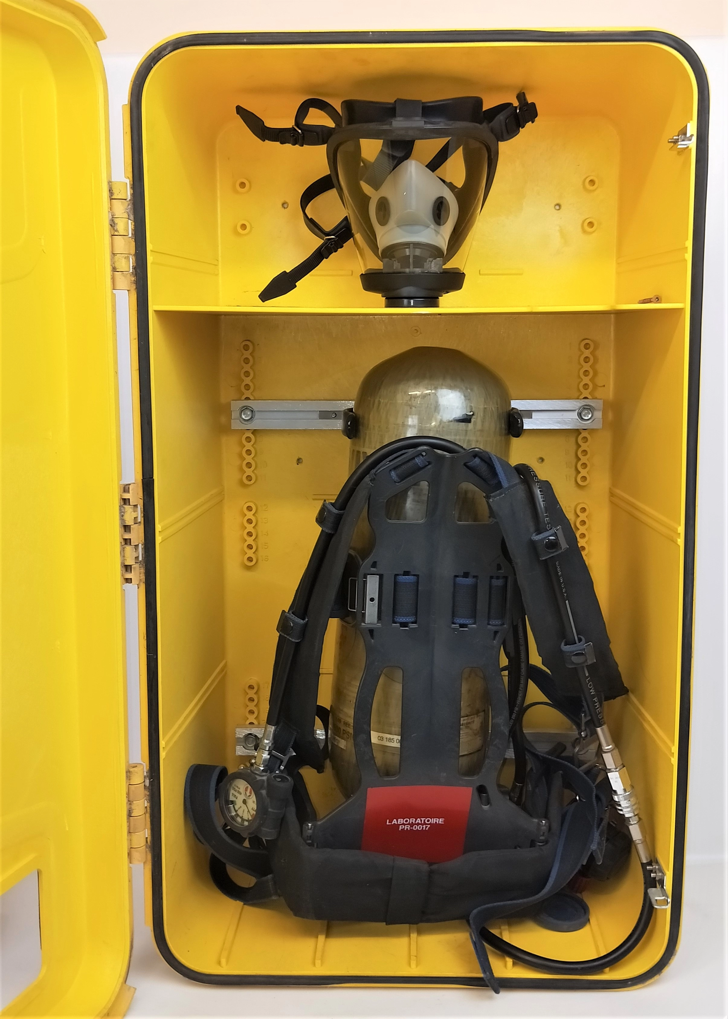 Survivair Panther 964800 NFPA Breathing Apparatus with Tank and Case