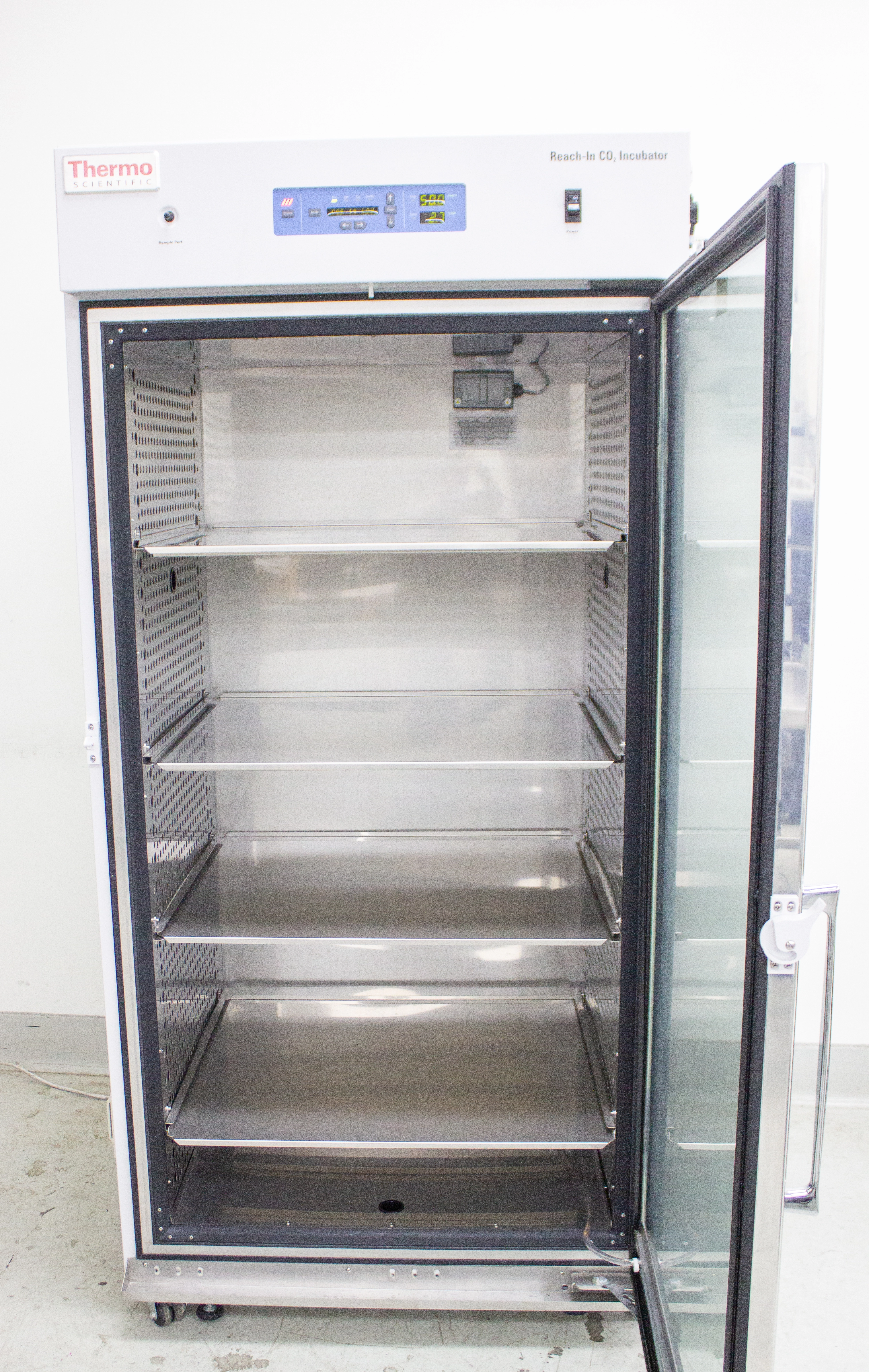 Thermo Scientific Large-Capacity Reach-In CO2 Incubator, 821 L, Polished Stainless-Steel Model 3950 - 3370686