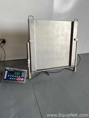 Mettler Toledo PUA579-FL300 Stainless Steel Floor Scale with Mettler Toledo IND690 Controls