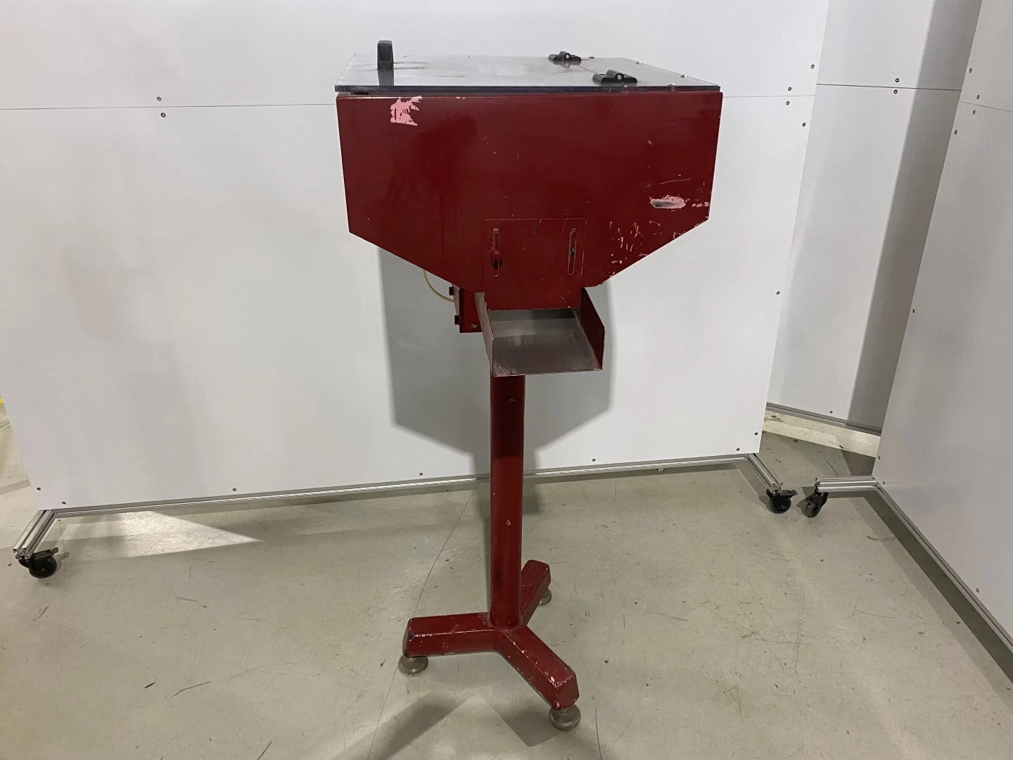 Used 24in vibratory cap feeder hopper