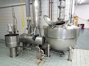 Lee 200 Gallon Double Jacket Vacuum Kettle with Mixer and Tube in Shell Condenser