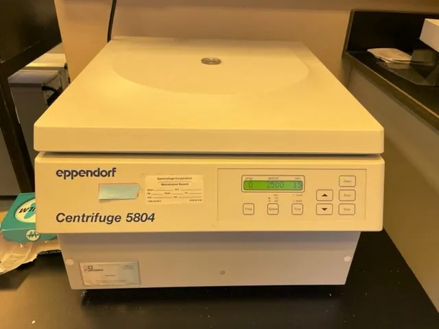 Eppendorf 5804 centrifuge with A-4-44 rotor - Still in lab