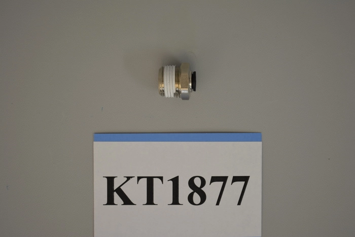 KLA-Tencor | PTC Straight Fitting 3/8in Pipe x 1/4in Tube