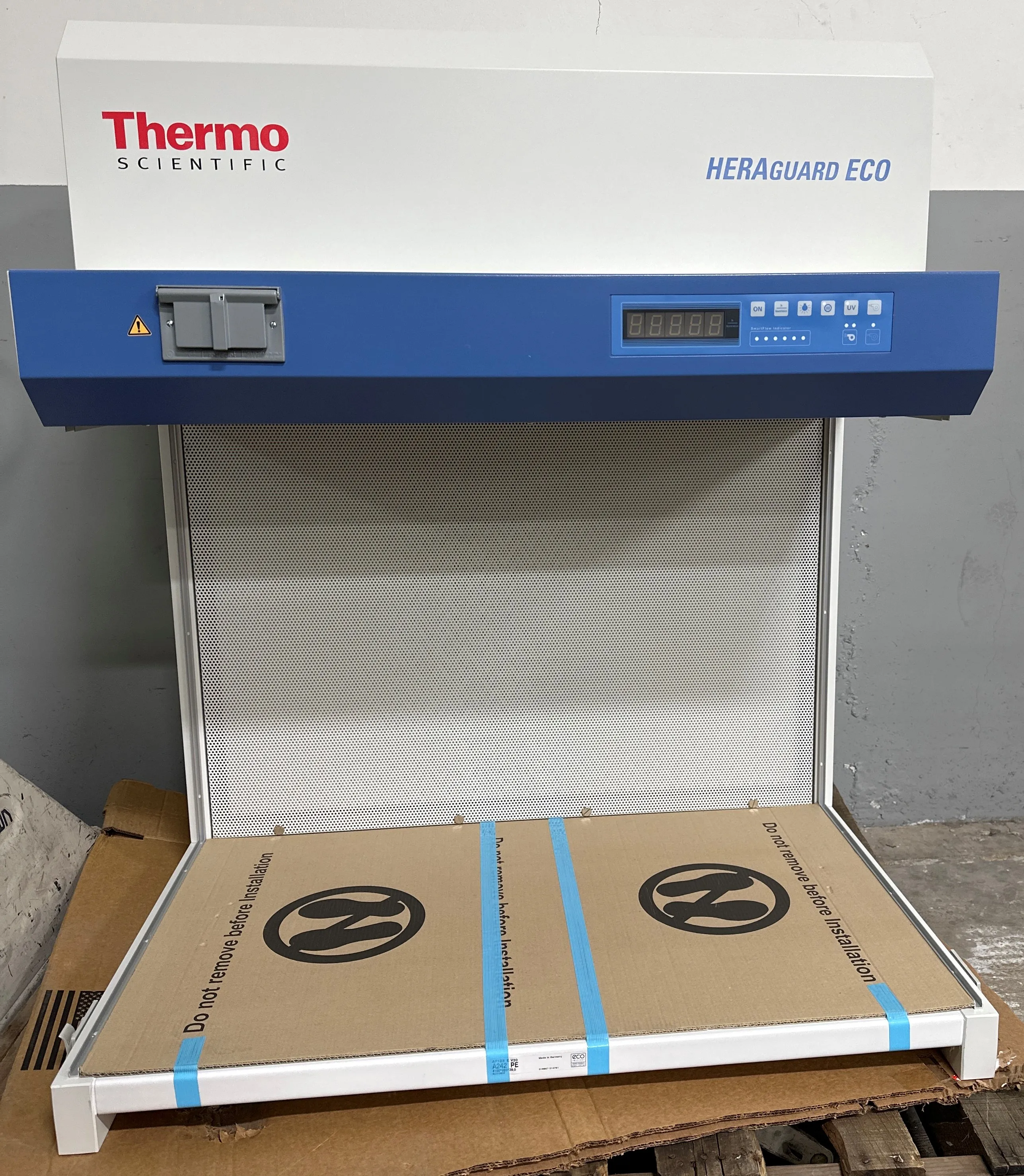 Thermo Scientific Heraguard Eco 0.9 Clean Bench With Accessories - New Open Box
