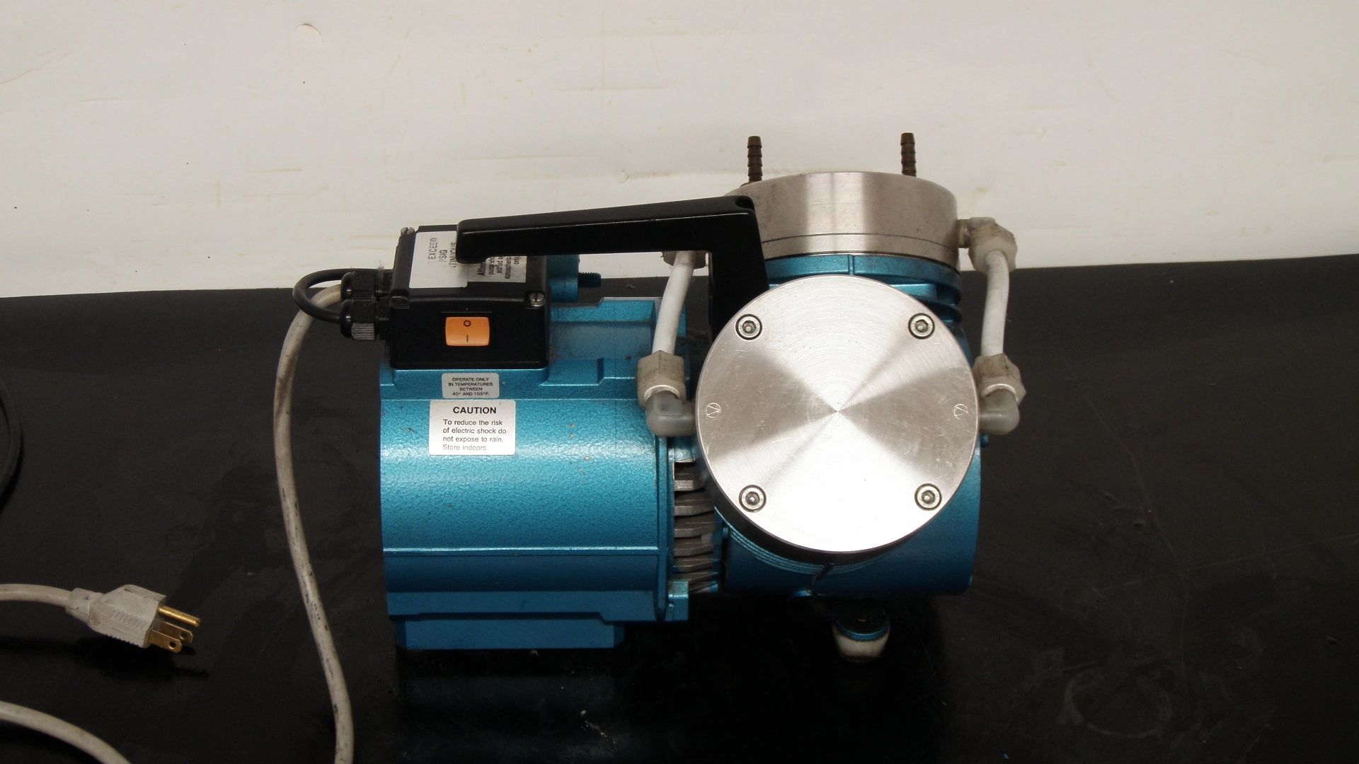 KNF Neuberger  Diaphragm Vacuum Pump Model UN035.1.2 STP, Tested!