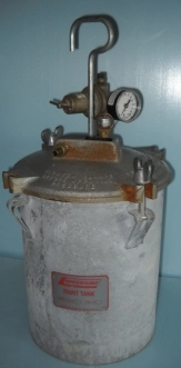 SPEEDAIRE PAINT TANK MODEL 2Z367B 3 GAL CAP WITH 0-60 GAUGE, 2 PORT VALVE REGULATOR *DO NOT USE OVE