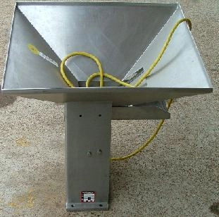 SERVICE ENGINEERING INC STAINLESS STEEL VIBRATING HOPPER SIZE: 1CU, VOLTS: 115, NON RECT X, SO 1