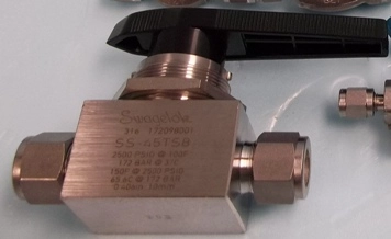 SWAGELOK VALVE 1720980001 316 SS, SS-45TS8 2500 PSI @ 100 DEG 172 BAR @ 37 DEG C, 150 DEG F @ 250