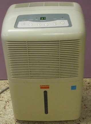 DAYTON DEHUMIDIFIER MODEL: 1DGX6, : B116058135406C13151251, VAC: 115, HZ: 60, PH: 1, CAPACITY: 65PT,