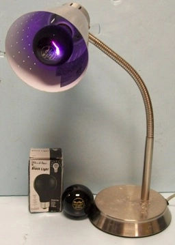 INTERTEK LAMP WITH BLACK LIGHT BULB WITH BULB MOOD LITES-BLACK LIGHT 75W 130V MODEL 60-830 120VAC 60