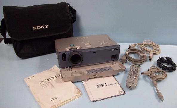 SONY LCD DATA PROJECTOR MODEL: VPL-CS2, : 36645, 100-240V, 50/60HZ, 19-08A, COMPACT, COLLAPSIBLE F