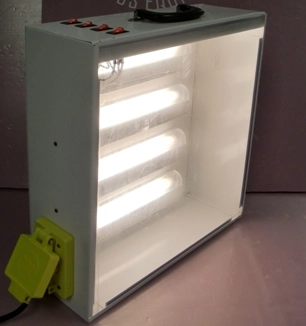 LIGHT BOX 18" X 18" HAS 4 LIGHTS MODEL: GL9712P-T5-WHES-I, 120 VAC, 60 HZ, 8 WATTS, AND 4 F8T5/8 WAT