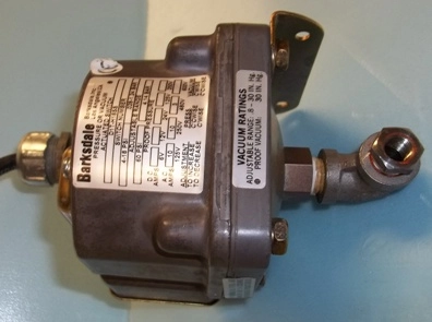 BARKSDALE INC PRESSURE OR VACUUM ACTUATED SWITCH D1T-H18SS SWITCH NO 4-18 / 028-124 BAR ADJUSTAB