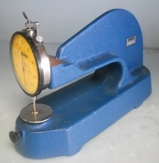 AMES TABLE TOP DIAL MICROMETER 240-426-200