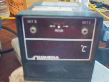 OMEGA ATHENA CONTROLS INC MODEL 4000BE, RANGE: 0-1000 C, SUPPLY 120-240 LOAD 7-5H, PH: 1, 60 HZ, 