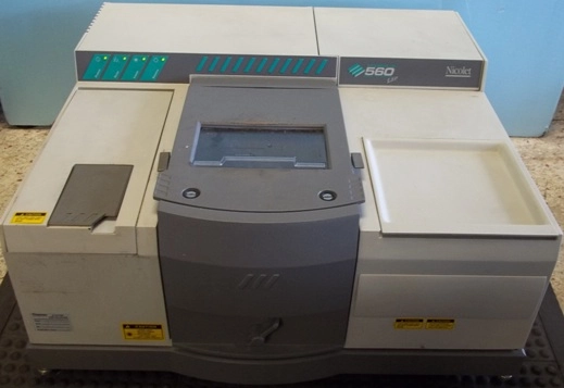 NICOLET 560 ESP FT-IR SPECTROMETER TYPE: MAGNA IR 560, : ADU9800469, 100-200VAC, 50/60HZ, 1300 WATTS