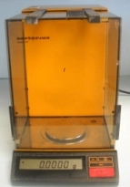 SARTORIUS GMBH GOTTINGEN SCALE, MODEL NO-R300S, FABRICATION #-36040058, 220V, 50/60HZ, A 12 VA