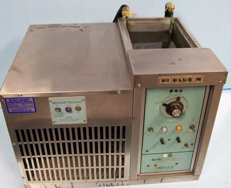 BLUE M AGNIWHIRL CONSTANT TEMP BATH, EQUIPMENT# 011697, MODEL# MR-3210A-1, # M2-389, 120V, 1PH, 60HZ